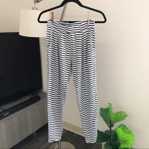 NWOT Ava Sky Pants Size Medium